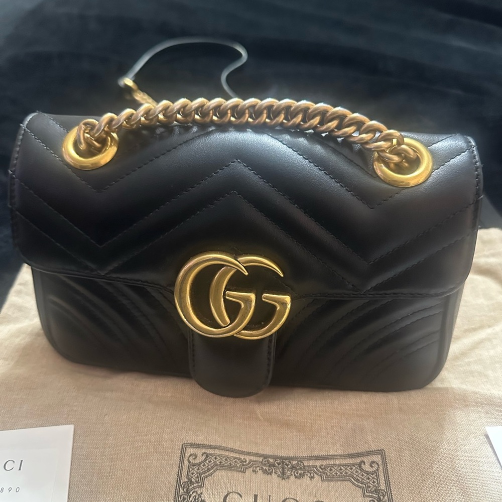 ❤️Gucci Calfskin Matelasse Black Quilted Crossbody Bag with Gold Chain
